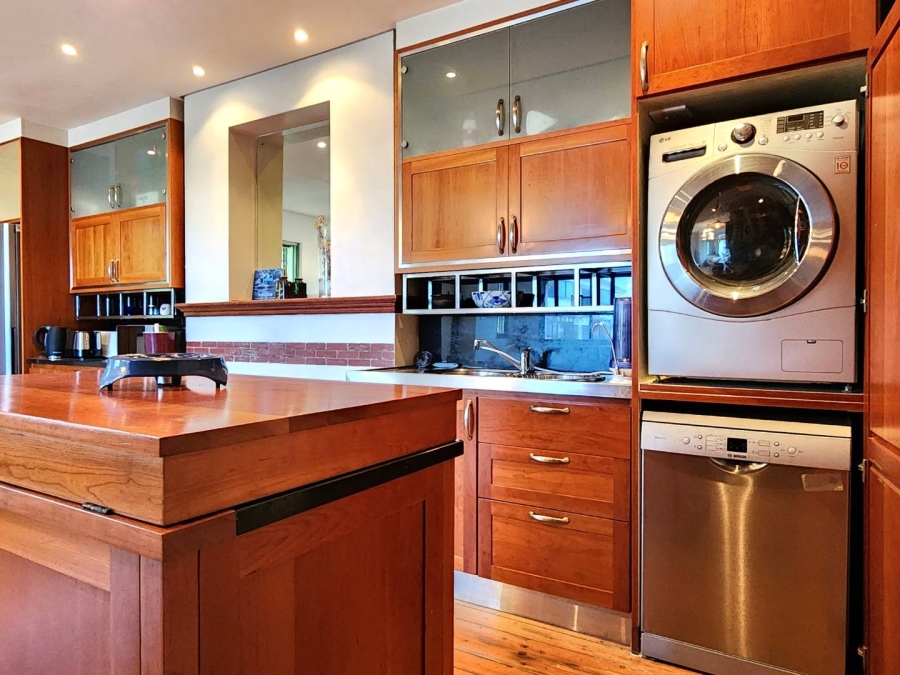2 Bedroom Property for Sale in Sea Point Western Cape